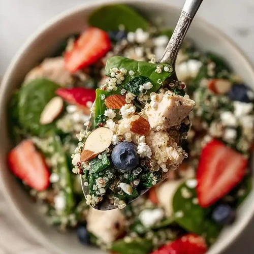 spinach salad with chicken and quinoa